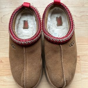 Womens 9 UGG Tazz Platform Slippers- Chestnut
